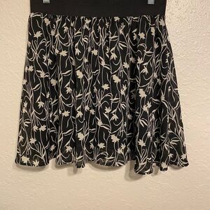 Mossimo Black Wide Band White Floral Print Mini Skirt Size M